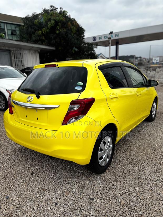 Toyota Vitz 1.5 FWD 3dr 2015 Yellow
