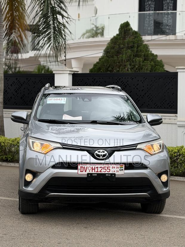 Toyota RAV4 XLE 4dr SUV AWD (2.5L 4cyl 6A) 2018 Silver