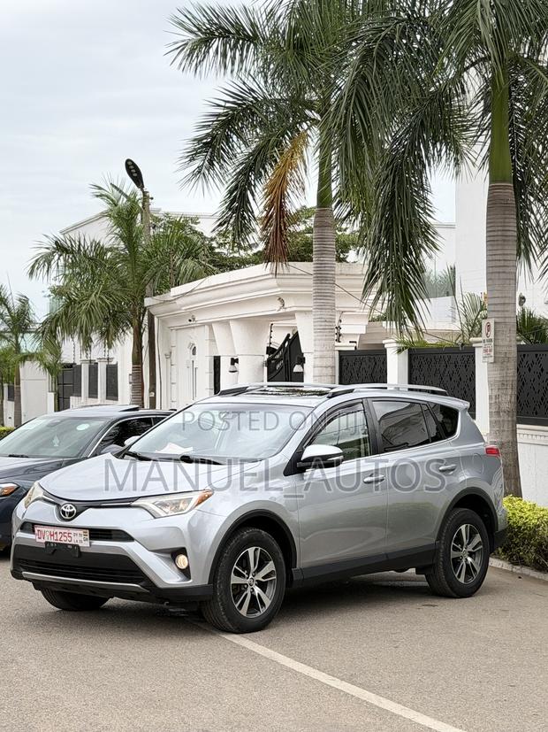 Toyota RAV4 XLE 4dr SUV AWD (2.5L 4cyl 6A) 2018 Silver