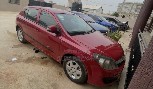 Opel Astra 2007 Red