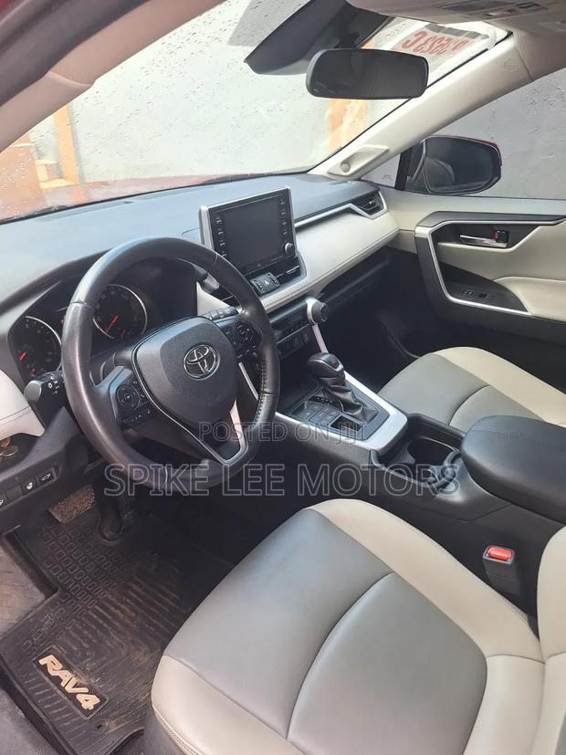 Toyota RAV4 XLE Premium 2021 Burgundy