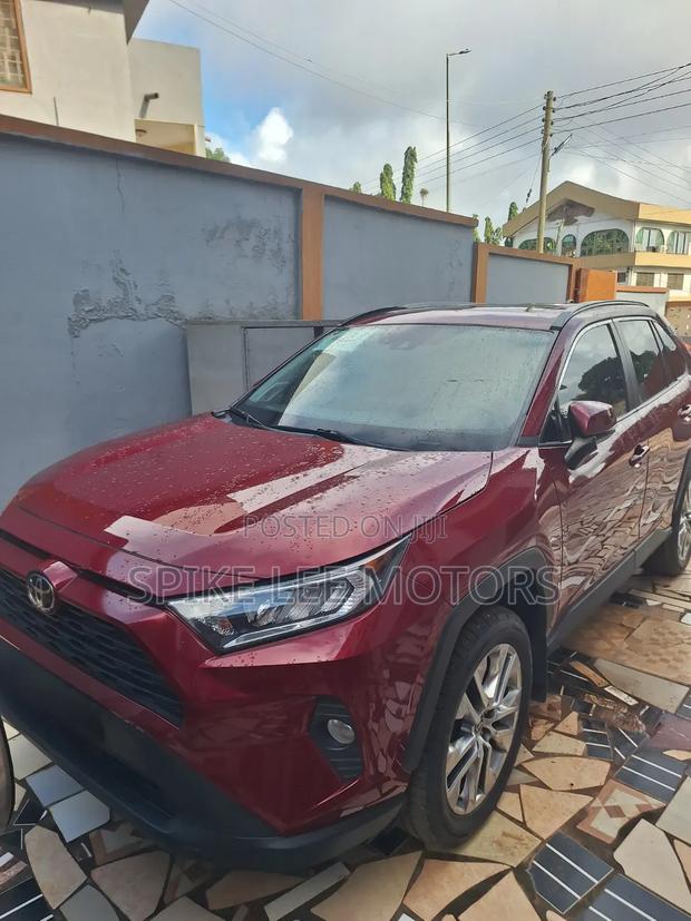 Toyota RAV4 XLE Premium 2021 Burgundy