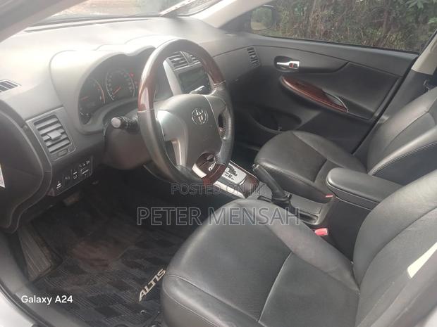 Toyota Corolla Altis 2013 Silver