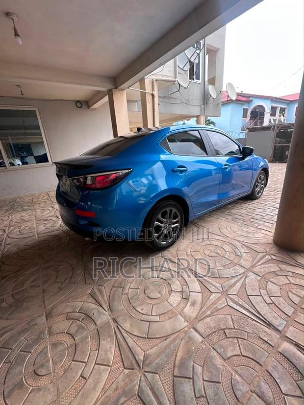 Toyota Yaris 2019 Blue