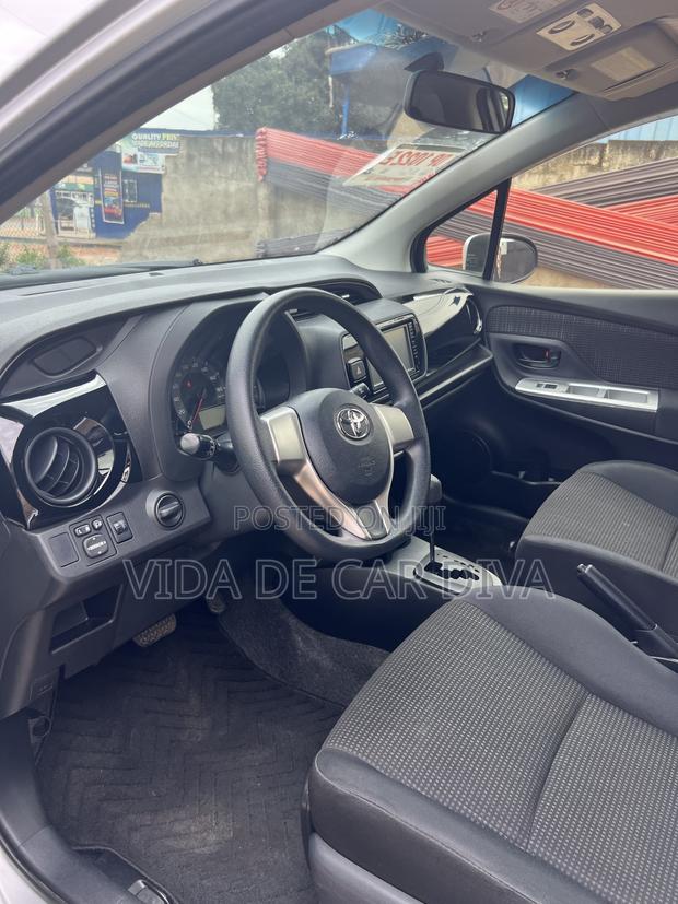 Toyota Vitz 1.3 FWD 5dr 2015 Silver