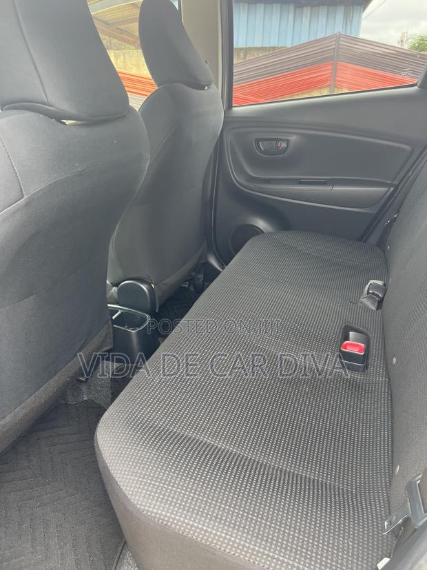 Toyota Vitz 1.3 FWD 5dr 2015 Silver