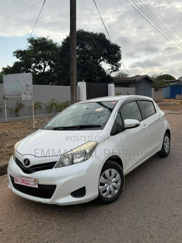 Toyota Vitz 1.3 FWD 5dr 2012 White