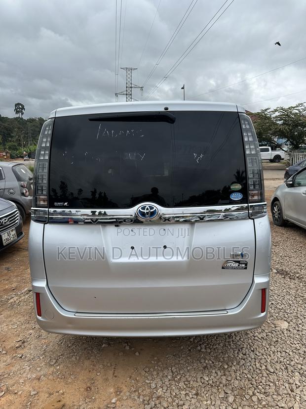 Toyota Voxy Hybrid ZS Kirameki 2WD 7-Seater 2017 Silver