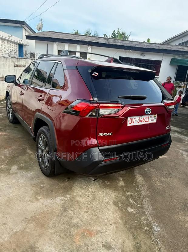 Toyota RAV4 XLE AWD 2024 Red