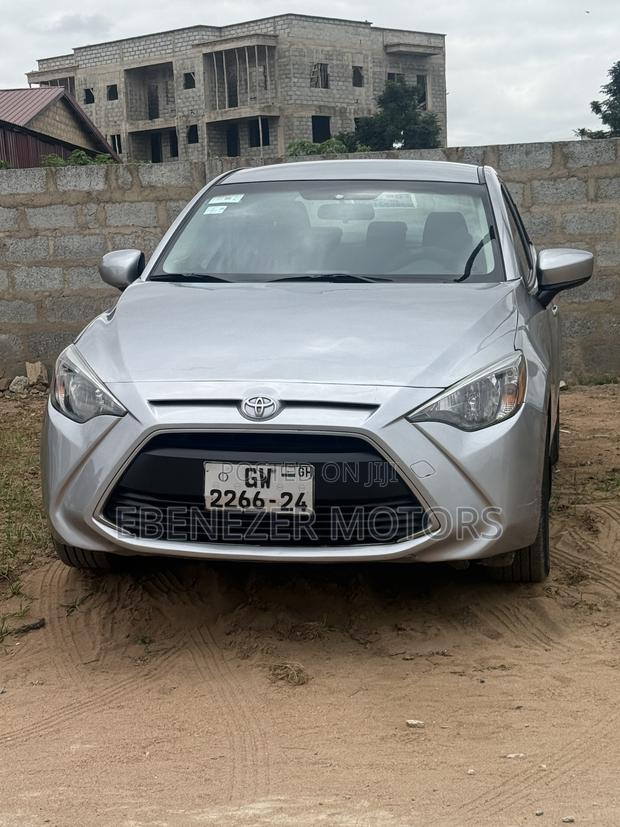 Toyota Yaris 2016 Silver