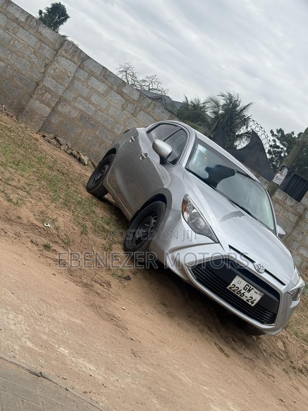 Toyota Yaris 2016 Silver