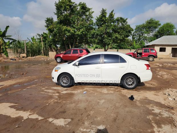 Toyota Yaris 2010 White