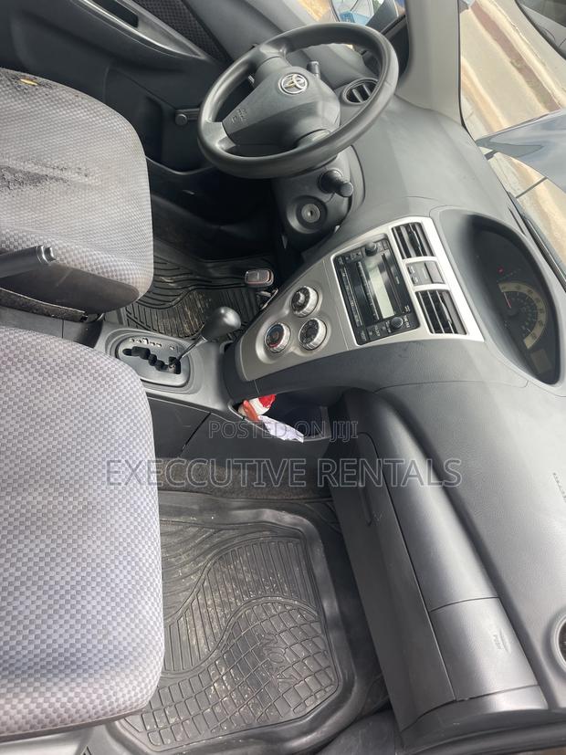 Toyota Yaris 2010 Black