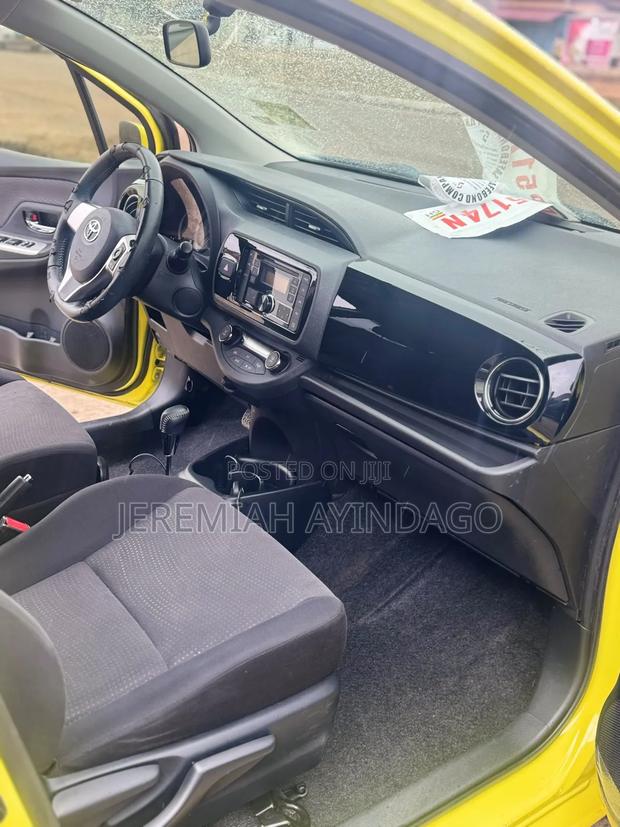 Toyota Vitz 1.3 FWD 5dr 2015 Yellow