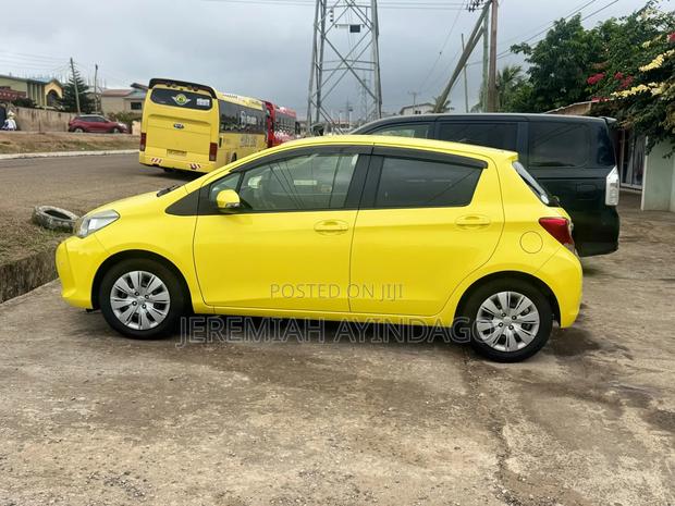 Toyota Vitz 1.3 FWD 5dr 2015 Yellow