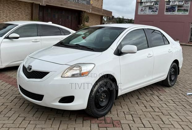 Toyota Yaris 2012 White
