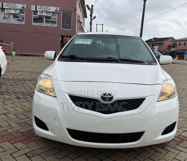 Toyota Yaris 2012 White