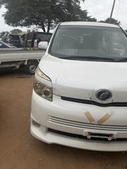 Toyota Voxy V 2WD 8-Seater 2010 White for sale