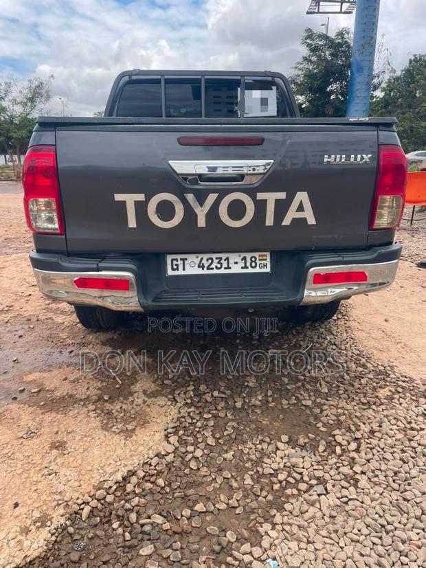 Toyota Hilux Revo Double Cab Deisel 2.4 AWD 2018 Gray