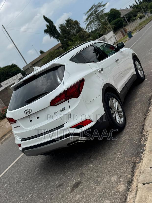 Hyundai Santa Fe SE AWD 2018 White