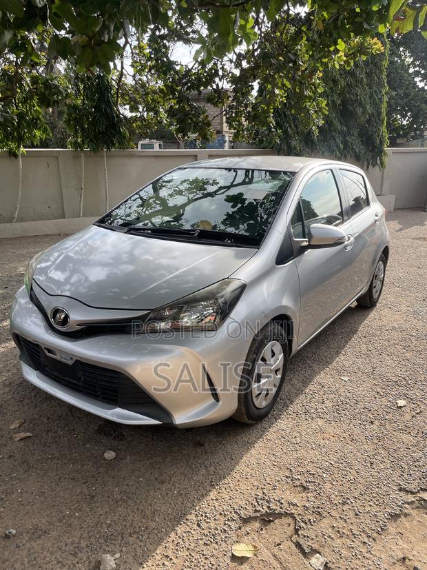 Toyota Vitz 1.3 FWD 5dr 2015 Silver