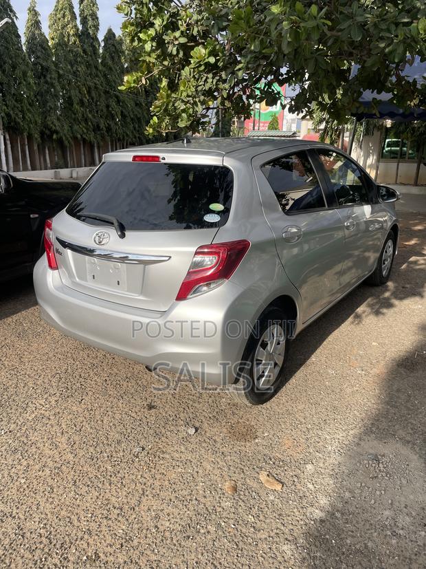 Toyota Vitz 1.3 FWD 5dr 2015 Silver