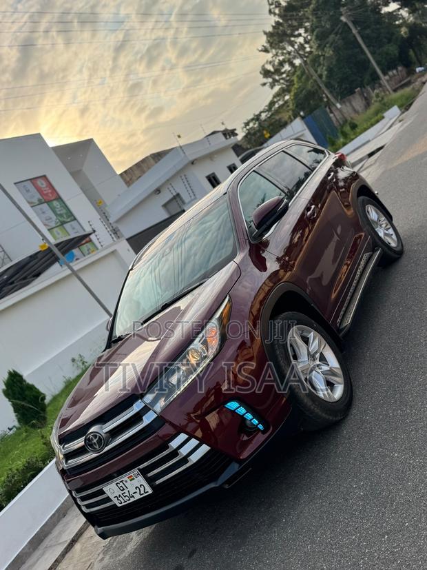 Toyota Highlander XLE 4x4 V6 (3.5L 6cyl 8A) 2018 Brown