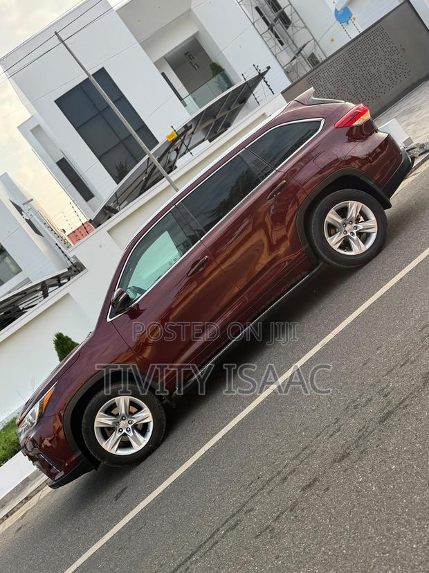 Toyota Highlander XLE 4x4 V6 (3.5L 6cyl 8A) 2018 Brown