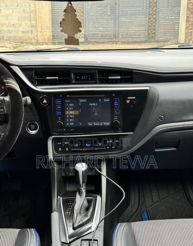 Toyota Corolla SE Special Edition 4dr Sedan (1.8L 4cyl CVT) 2017 Gray