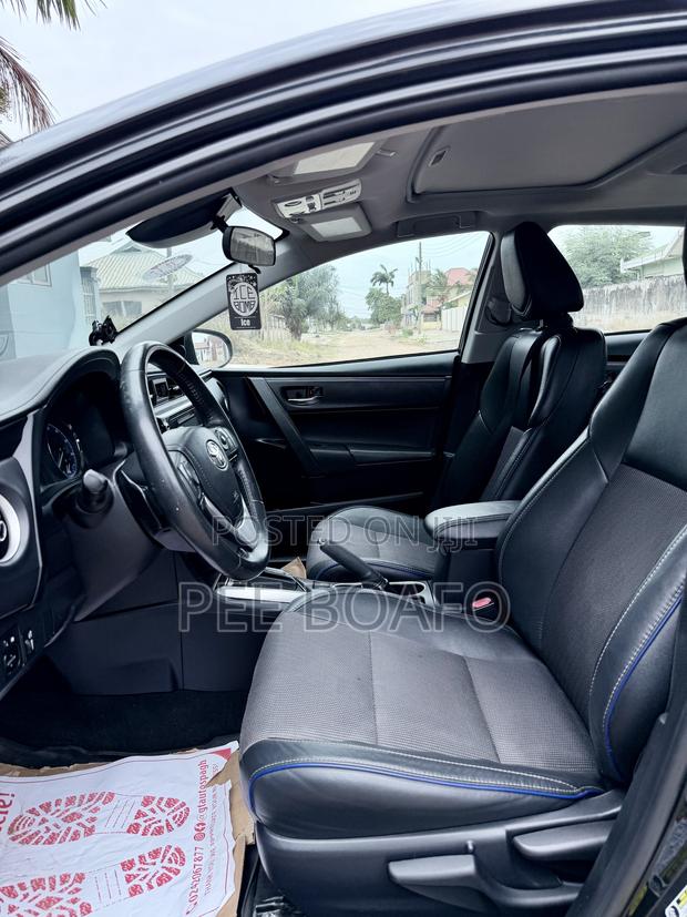 Toyota Corolla SE (1.8L 4cyl 6M) 2019 Black
