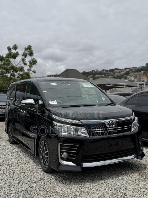 Toyota Voxy 2016 Black