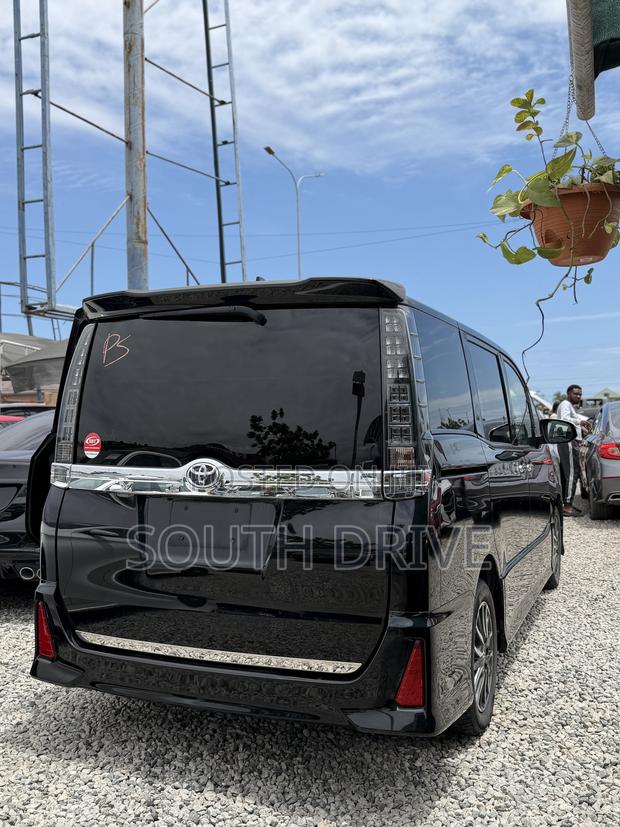 Toyota Voxy 2016 Black
