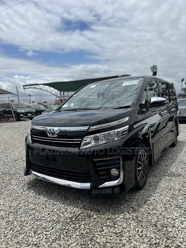 Toyota Voxy 2016 Black