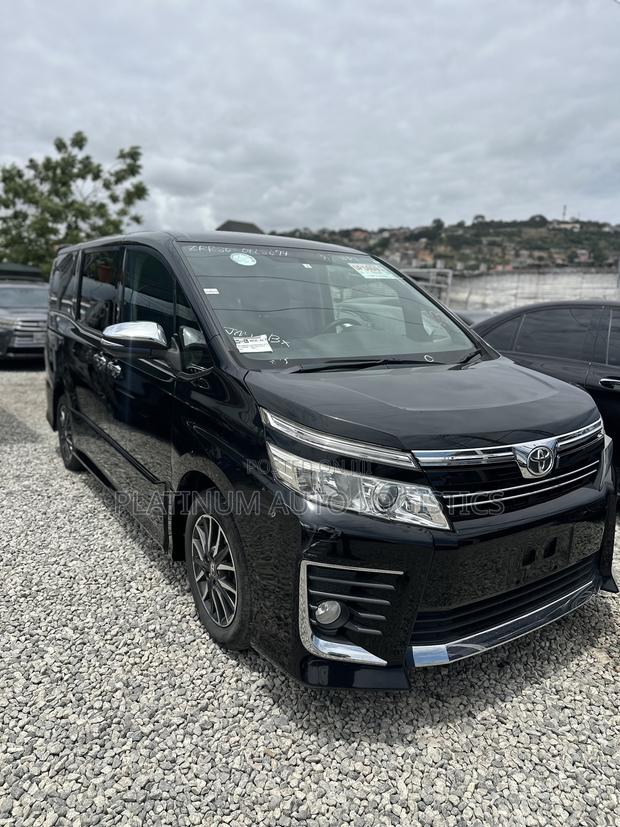 Toyota Voxy 2016 Black