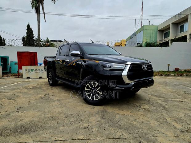 Toyota Hilux 2024 Black