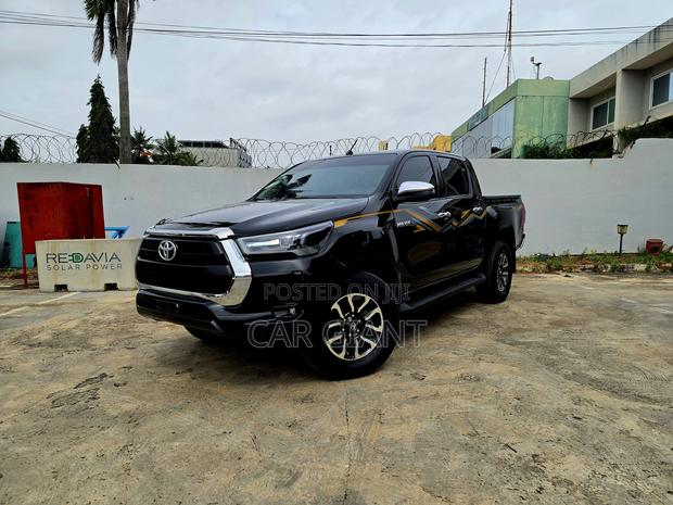 Toyota Hilux 2024 Black