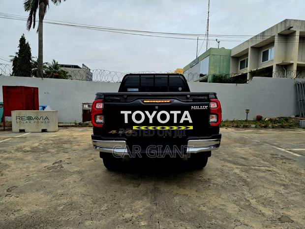 Toyota Hilux 2024 Black