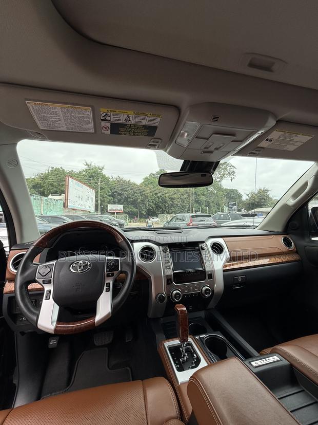 Toyota Tundra Limited 5.7L V8 4x2 Double Cab 6.6 ft. box 145.7 in. WB