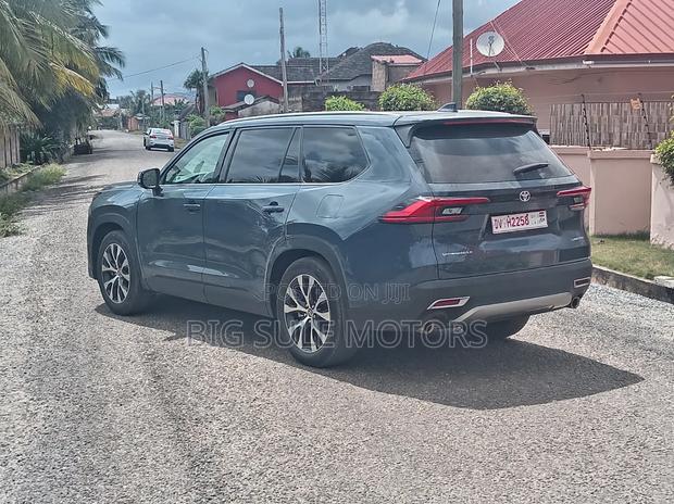 Toyota Highlander Limited AWD 2024 Gray