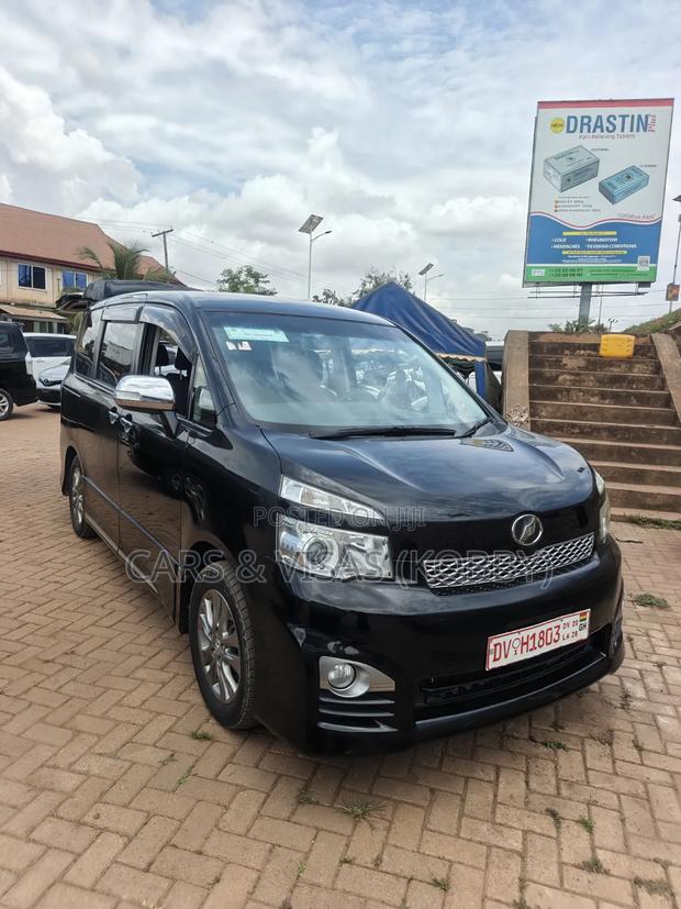Toyota Voxy 2012 Black
