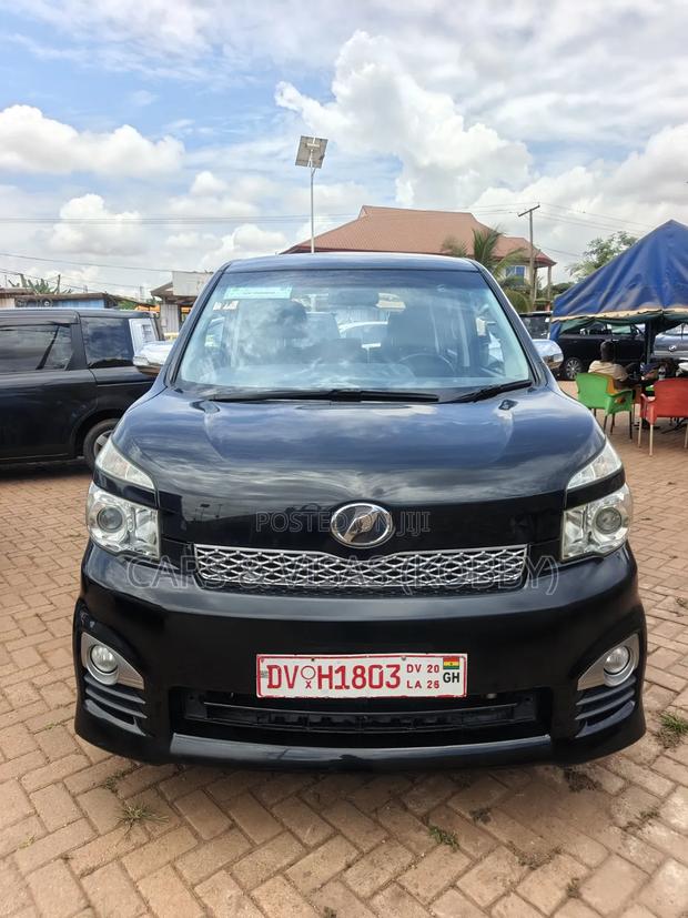 Toyota Voxy 2012 Black
