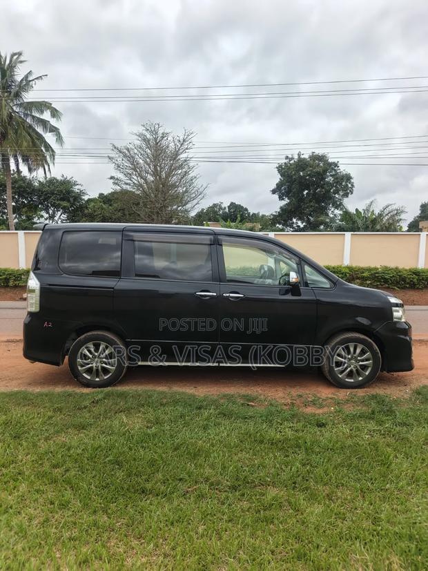 Toyota Voxy 2012 Black