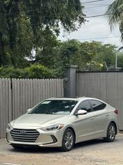 Hyundai Elantra Limited Sedan FWD (2.0L 4cyl 6A) 2017 Gold for sale