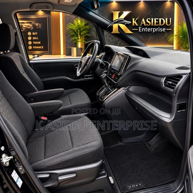 Toyota Voxy X 4WD 7-Seater 2015 Black