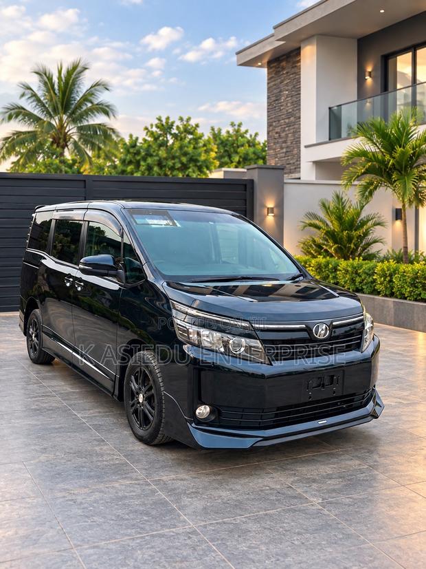 Toyota Voxy X 4WD 7-Seater 2015 Black
