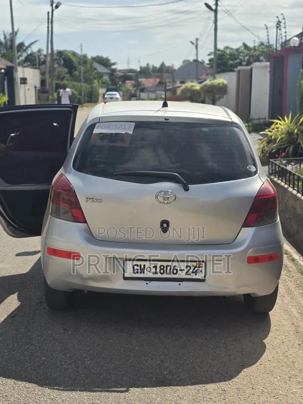 Toyota Vitz 1.0 FWD 5dr 2010 Silver