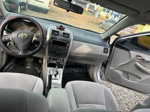 Toyota Corolla 2012 Silver
