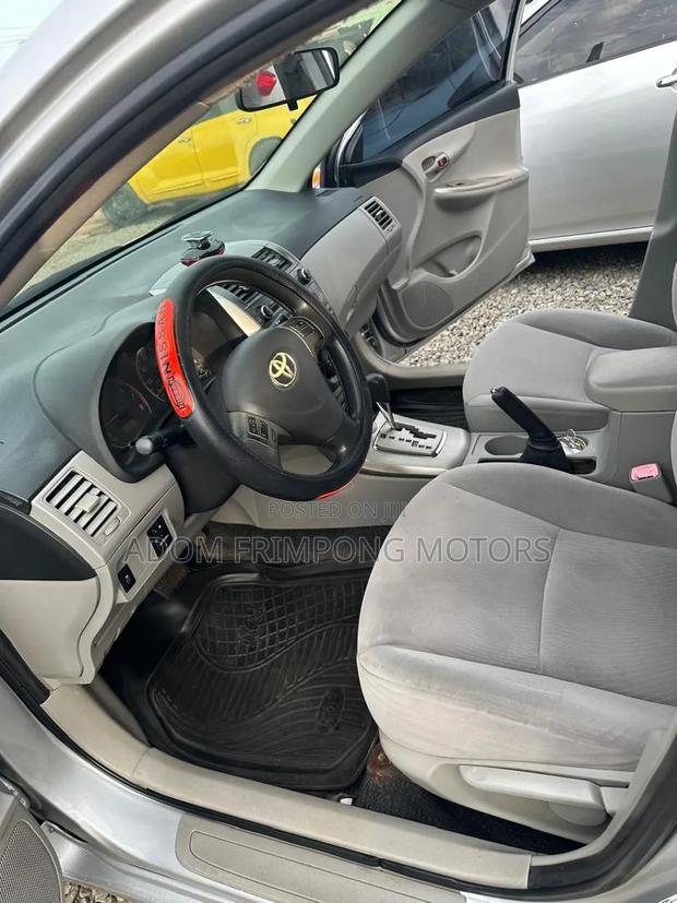 Toyota Corolla 2012 Silver
