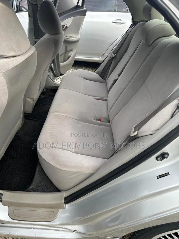 Toyota Corolla 2012 Silver