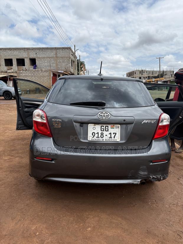 Toyota Matrix Hatchback FWD (1.8L 4cyl 5M) 2010 Gray